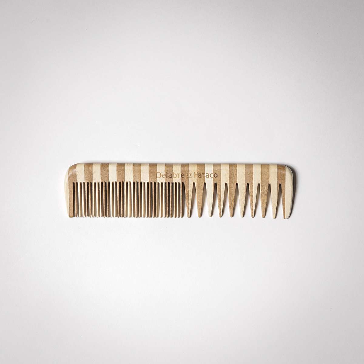 packshot de D&F - CEPILLO DOUBLE DEMELOIR EN MADERA de Vegetalement